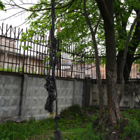 A chain link fence in the middle of a yard in Iļģuciems.