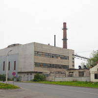 A building in Iļģuciems with smoke coming out of it.