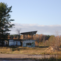 A Skulte building nestled in the middle of a field.