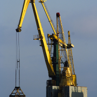 A Voleri crane lifting a large cargo.