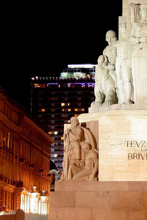 Freedom monument in Riga, Latvia via @atisgailis