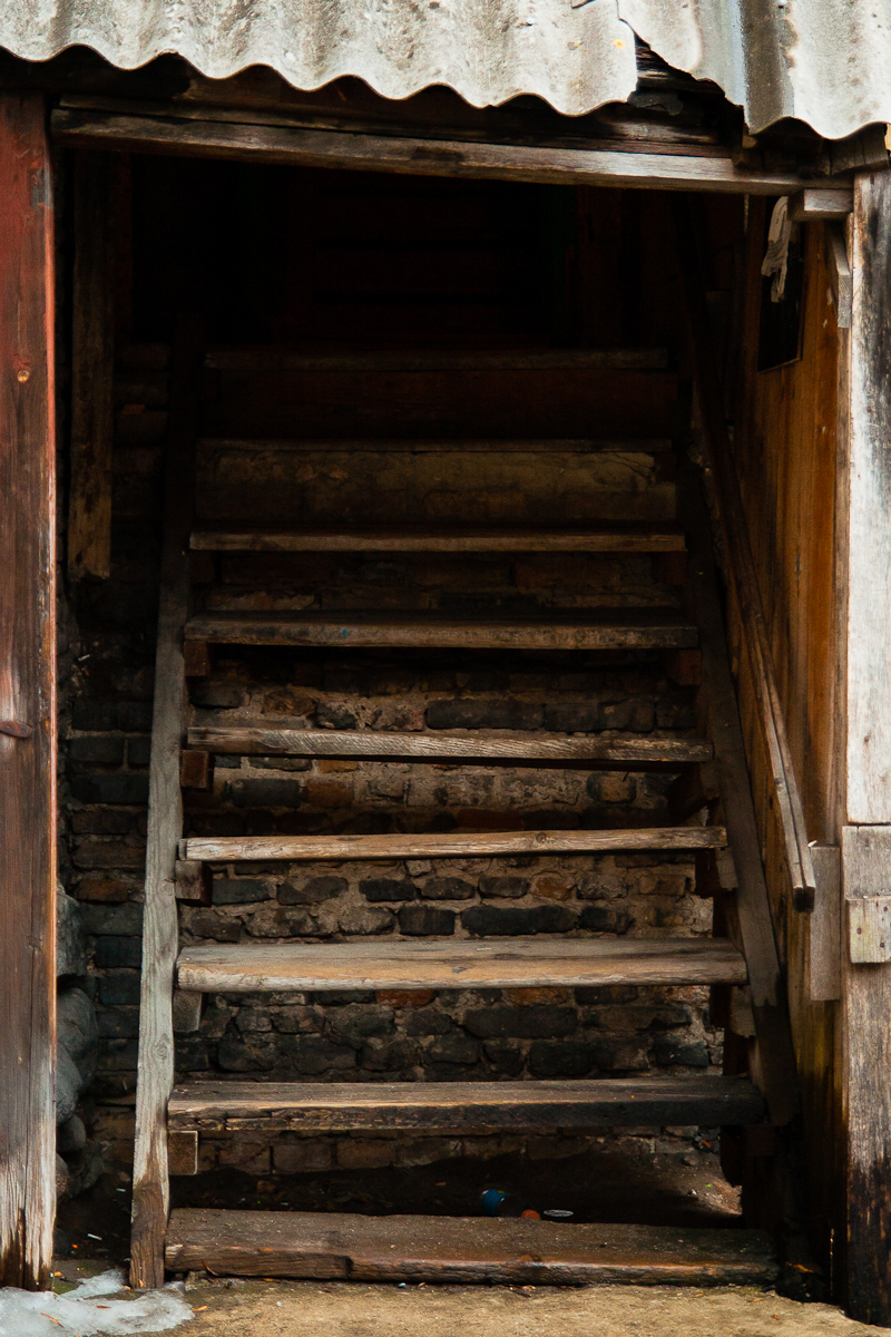 Old Wooden Stairway Via @Atisgailis